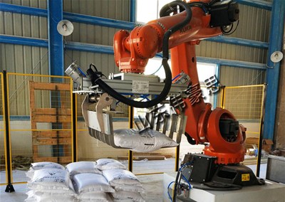 肥料廠為什么要使用肥料碼垛機(jī)械手呢？